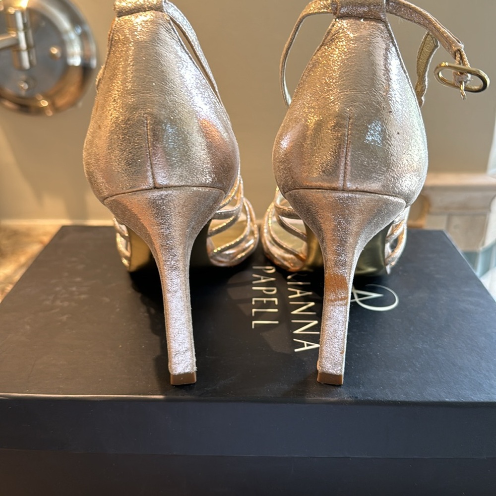 Adrianna Papell Elda Gold Heels, size 10 - Picture 3 of 5